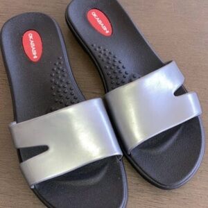 Okabashi Black / Silver Open Toe Womens Slides L (9.5-10.5)
